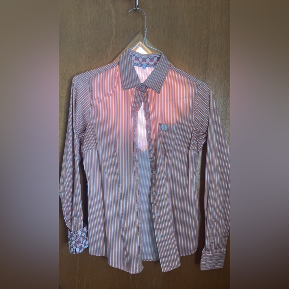 Cinch women’s button down rodeo shirt.